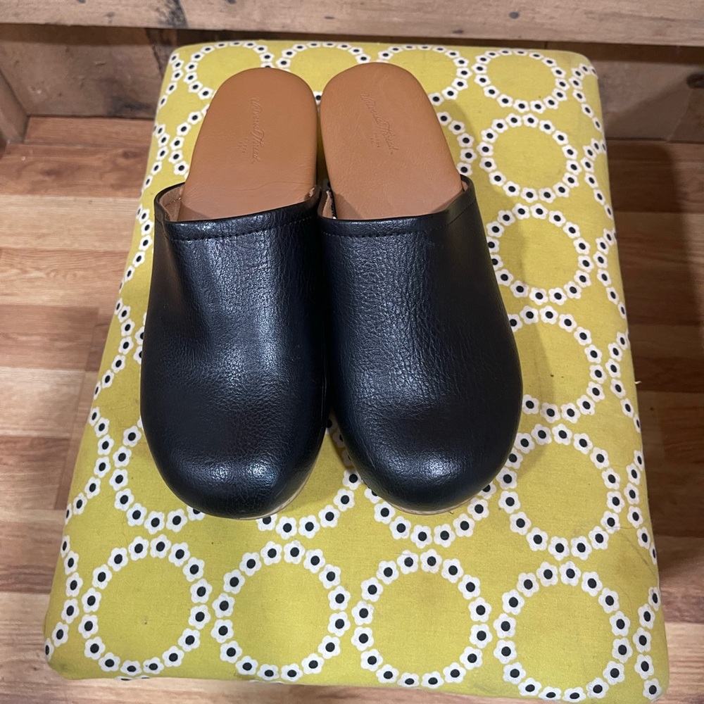 Women’s Universal Thread clogs - Picture 2 of 3